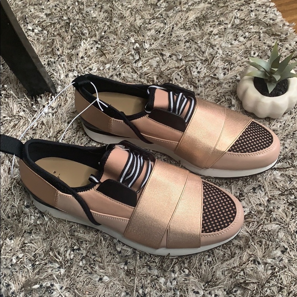 A New Day Women’s laced banded fashion sneakers‎